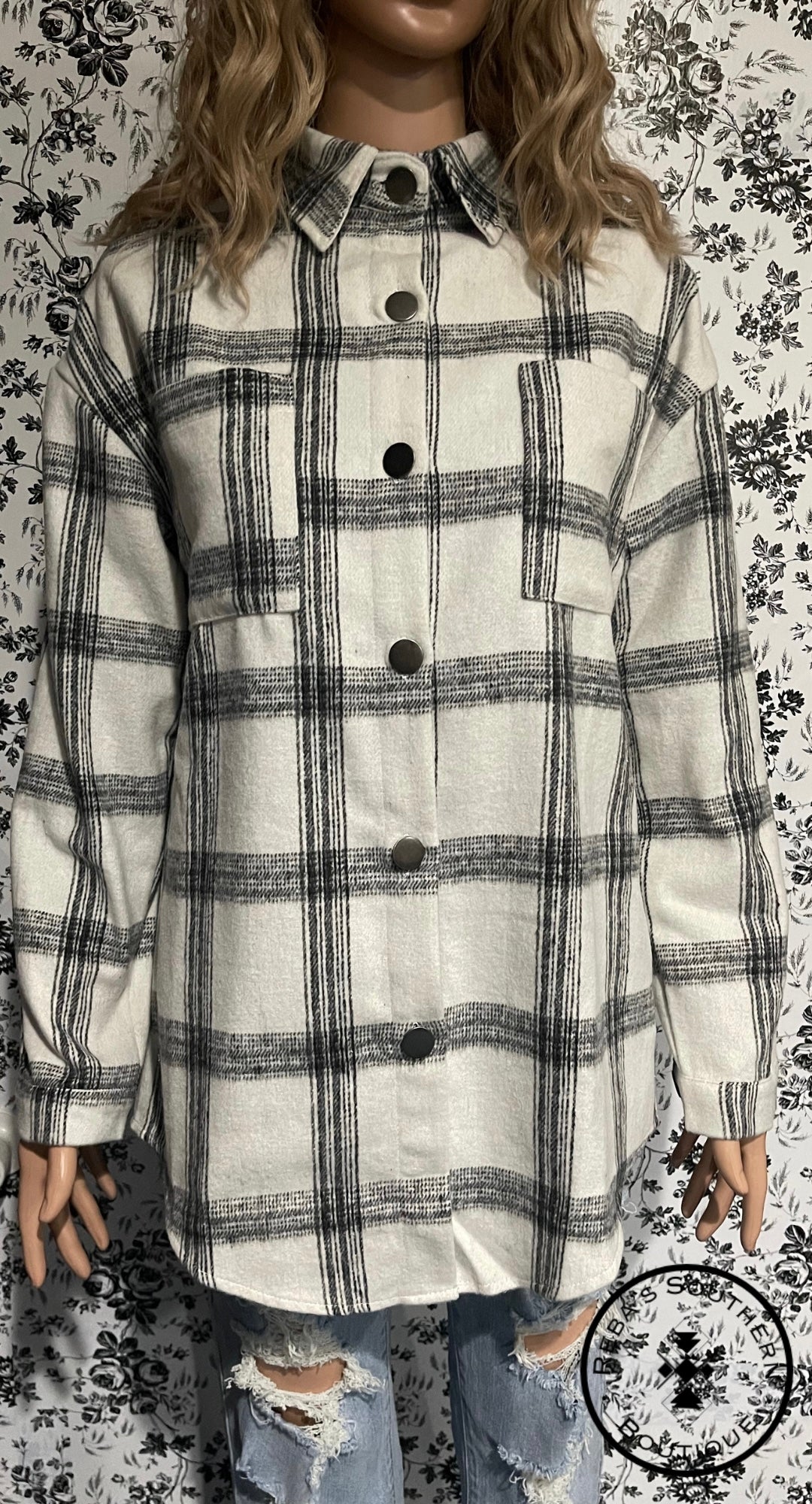 Loose fit plaid big buttoned shacket