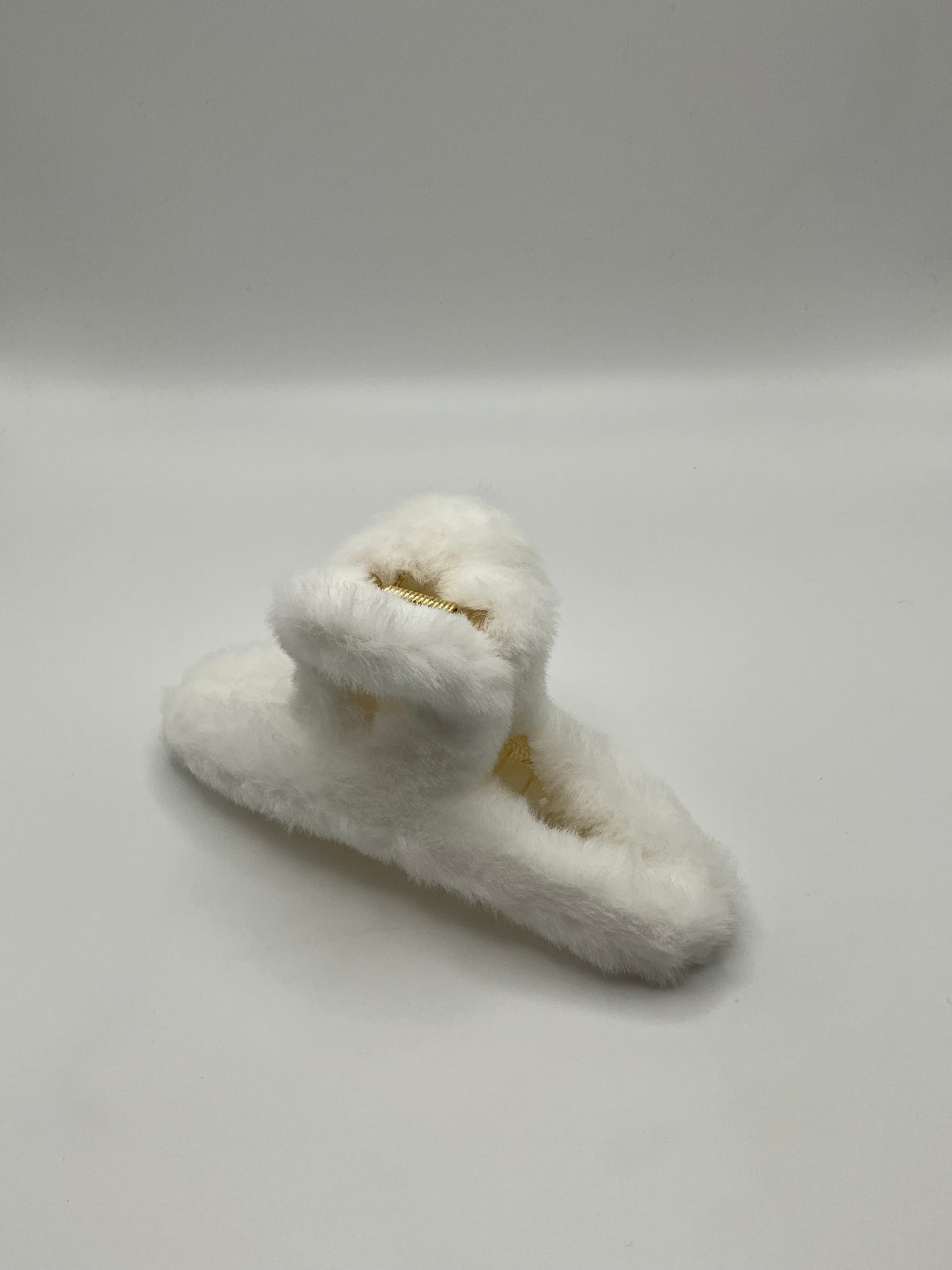 Cozy plush claw clip