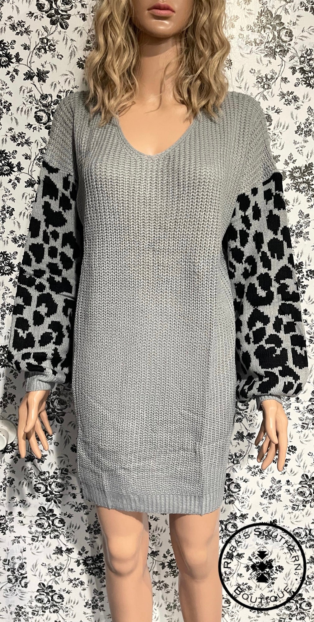 Leopard sleeve v neck knitted sweater dress